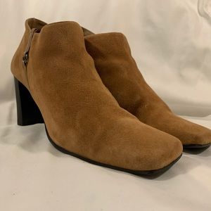 Suede boots